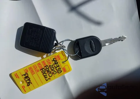 2010 Ford Focus Se z USA, uszkodzony, nr VIN 1FAHP3FN6AW138116